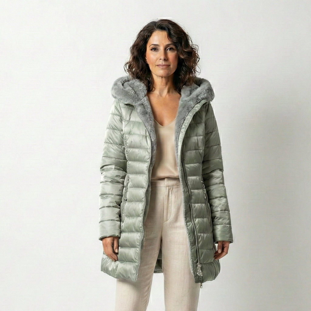 Chaqueta de invierno con forro de pelo cálido.