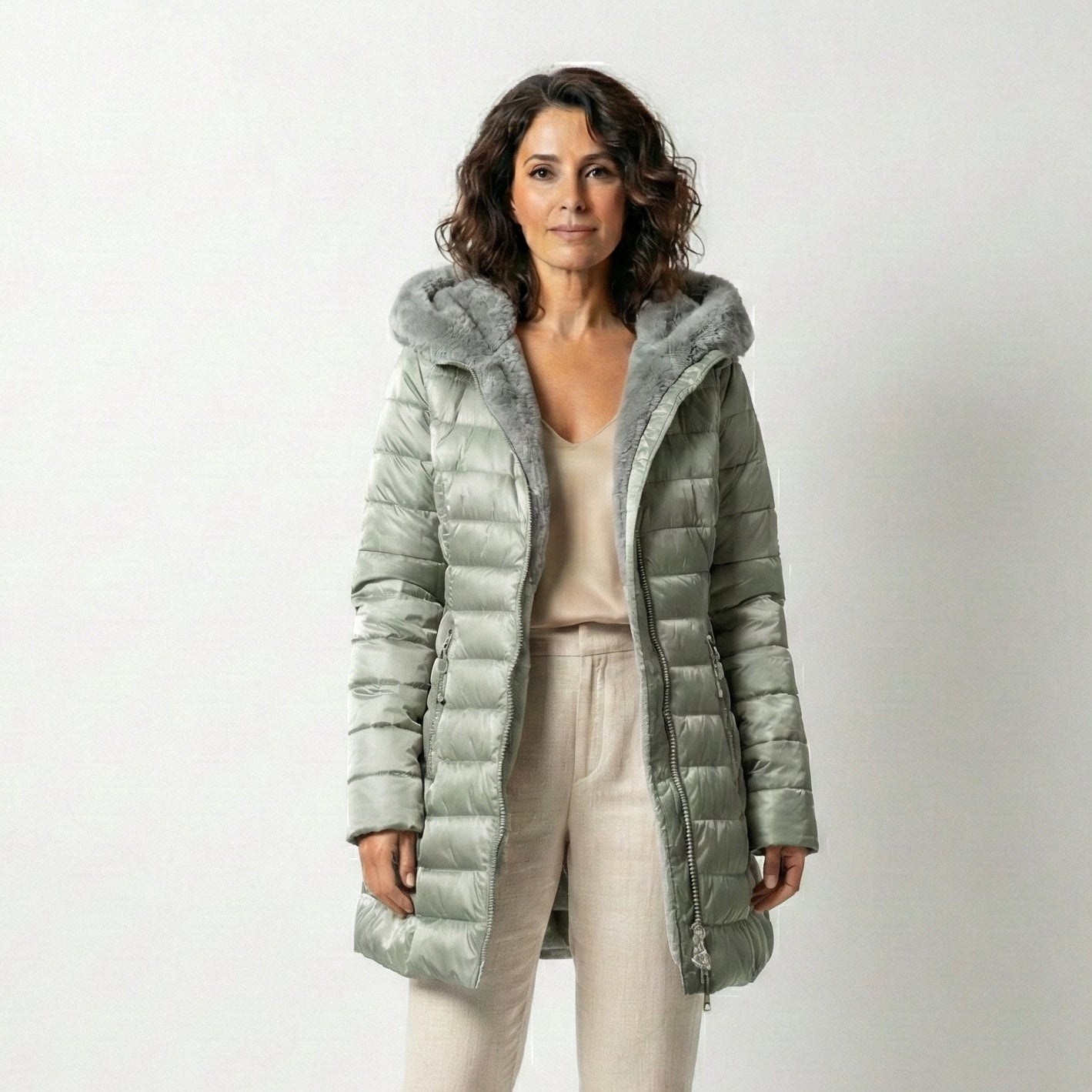 Chaqueta de invierno con forro de pelo cálido.